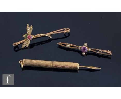 A 9ct hallmarked retractable toothpick with engine turned decoration, with two early 20th Century 9ct bar brooches, total wei
