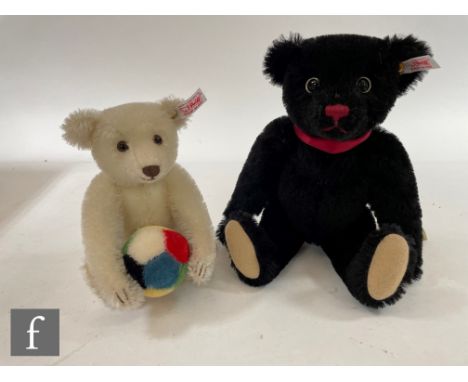Two Steiff teddy bears, 661273 Exhibition Bear 2004, white mohair holding mohair ball, UK and Ireland exclusive for the UK Sp