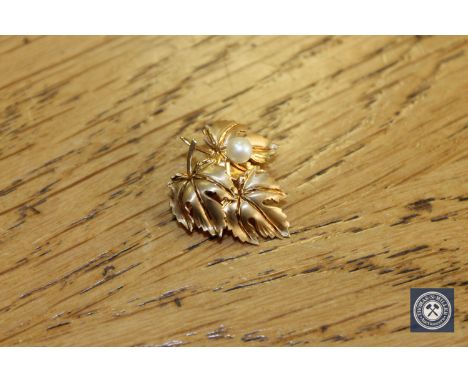 A 9ct gold cultured pearl leaf brooch CONDITION REPORT: 2.2g