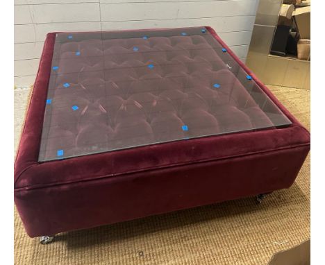 A burgundy button tuff coffee table with a glass top AF (H46cm SQ109cm)