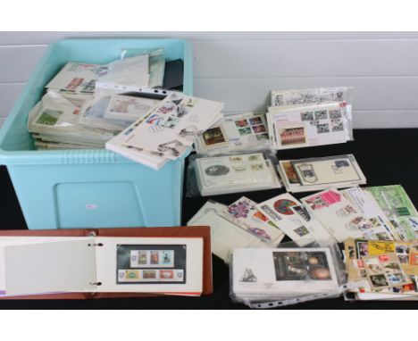 A very large collection of mainly Royal Mail first day covers. 