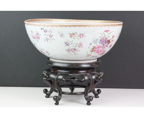 Chinese Export Porcelain Famille Rose Bowl decorated with Flower, red painted marks to base, stool on a Hardwood Stand, 29.5c