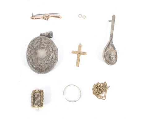 An assortment of silver and 9ct gold jewellery. Including a 9ct gold cross and chain 1.8g, 9ct gold sweetheart brooch, yellow