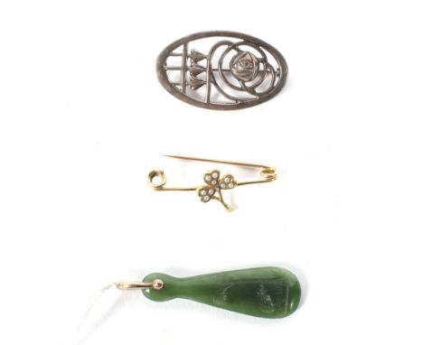 Three items of 20th century jewellery. Comprising a yellow metal brooch featuring a clover, 1.8g, a Macintosh brooch and a ca