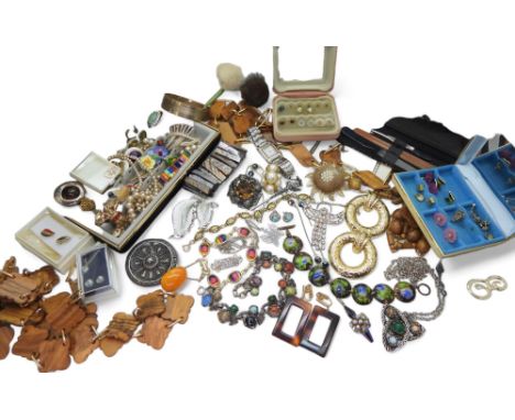 A collection of vintage costume jewellery to include items by Sarah Coventry, Lisner, Miracle, Weiss, retro wood belts and ot