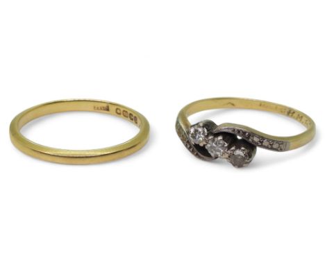 An 18ct gold vintage diamond three stone ring set with estimated approx 0.25cts, size O1/2, and an 18ct gold wedding ring siz