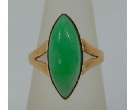 9ct marquise-cut cabochon ring set with an apple green stone - possibly jade, maker 'DJ', size O, 4.4g 