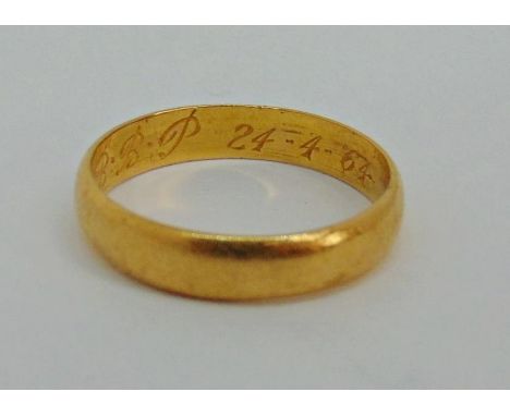 22ct wedding ring, size J, 2.4g 