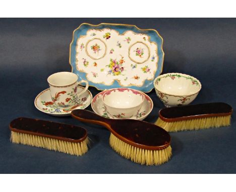 A small collection of late 18th century porcelain comprising a tea bowl and saucer with famille rose painted floral sprig and