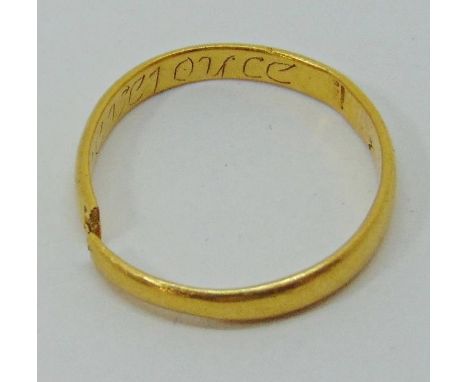 Yellow metal posie ring inscribed 'In thee my choice I doe rejoyce', 1.5g (cut - 'ice I' is missing)