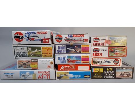 18 model kits, all 1:72 scale trainer aircraft. Includes kits by Airfix, Matchbox, Hasegawa, Heller, Pioneer 2, Aeroclub, Peg