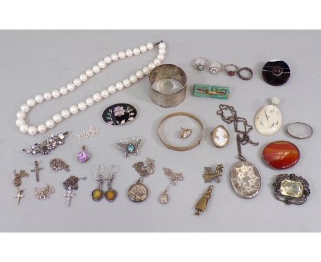 Mixed lot of silver and costume jewellery to include a pair of silver amber drop earrings, engine turned sliver napkin ring, 