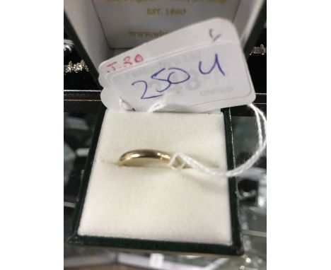 9 CT GOLD RING 2.5 GRMS 