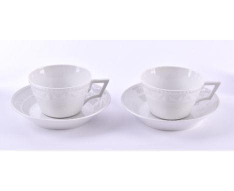 Konvolut KPM Kurland4-tlg., 2 Kaffeetassen, 2 Untertassen, 1. Wahl, blaue ZeptermarkeA group of porcelain KPM Kurland4 pieces