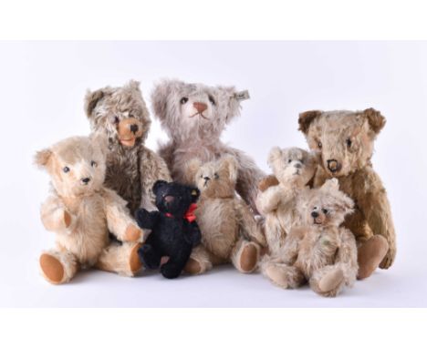 Konvolut Plüsch Teddybären9 Stück, dabei mindestens 2 mal Steiff und andere, verschiedene Größen, von 15 cm bis 38 cmA group 