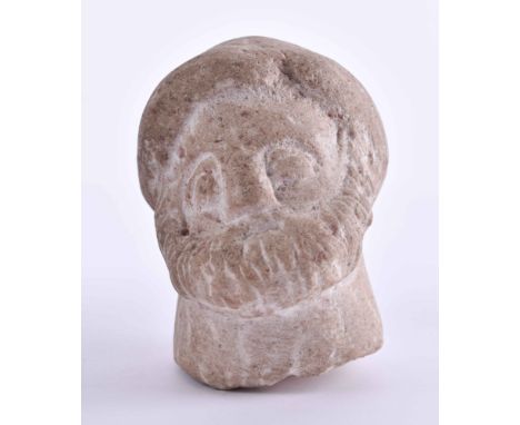 Naher Osten, sogen. Sturzhelm (800- 300 v. Chr.)Marmor, fein beschnitzt, ca. 10,6 cm x 9 cm x 7,6 cmMiddle East, helmet (800-
