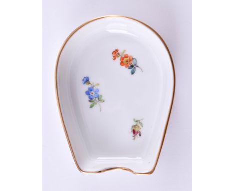 Aschenbecher Meissenmit floralem Dekor, polychrom bemalt, blaue Schwertermarke, 1. Wahl, 8 cm x 6 cmAshtray Meissenwith flora