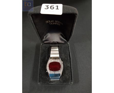 EARLY SOLID STATE QUARTZ DIGITAL WATCH 