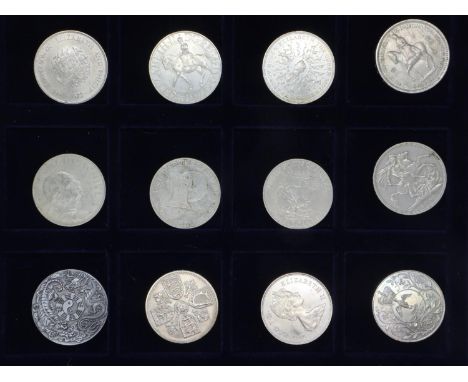 Twelve crown sized coins &amp; commemoratives, in wooden presentation box. UK P&amp;P Group 1 (£16+VAT for the first lot and 