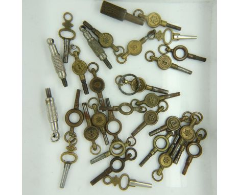 Approximately 30 19th and 20th century pocket watch keys. UK P&amp;P Group 0 (£6+VAT for the first lot and £1+VAT for subsequ