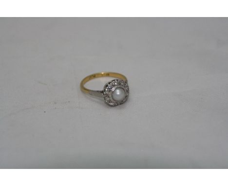 A LADIES DRESS RING, having central grey pearl surrounded by ten old cut diamonds, the yellow gold band stamped 18ct and plat