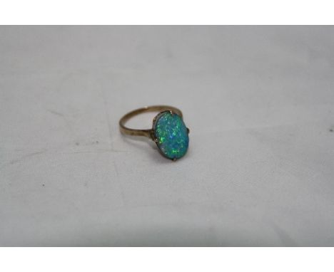 A 9CT OPAL DRESS RING, ring size L