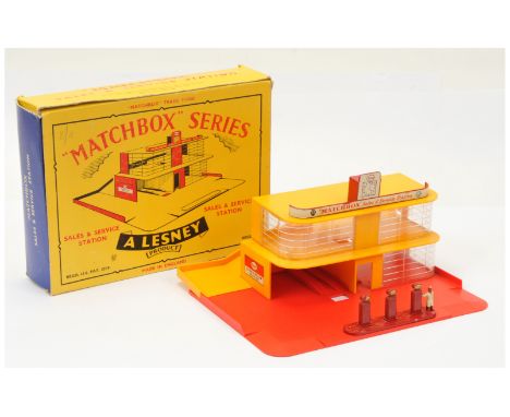 Matchbox Regular Wheels Accessory Pack MG-1 - Esso Matchbox Sales &amp; Service Station - Good Plus (rear ramp missing 1 lock