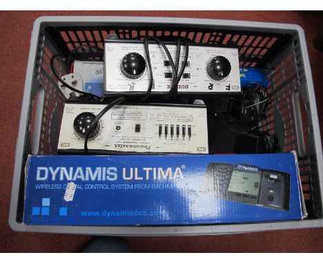 A Bachmann 'Dynamis Ultima' Digital Control System, boxed with instructions plus a Hornby System 90 combo, two Hornby X4400 '