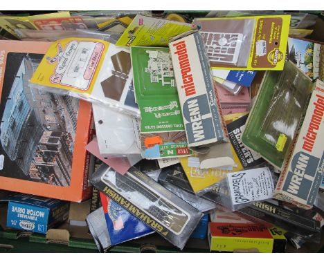 A Quantity of 'N' Gauge Components, lineside accessories, track etc by Fleischmann, Wrenn, Peco, Graham Farish, Noch and othe