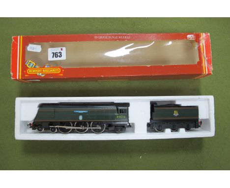 A Hornby #R074 "OO" Gauge Battle of Britain Class 4-6-2 Locomotive and Tender, R/No. 34076, '41 Squadron', BR green, box poor