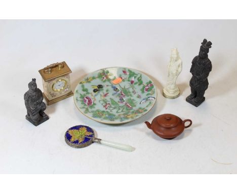 A mixed lot, to include Chinese Yixing miniature teapot, Chinese famille verte plate, Eastern figures, reproduction mantel cl