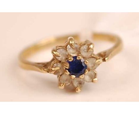 A 9ct gold blue &amp; white stone set flower head cluster ring, 2.3g, size M