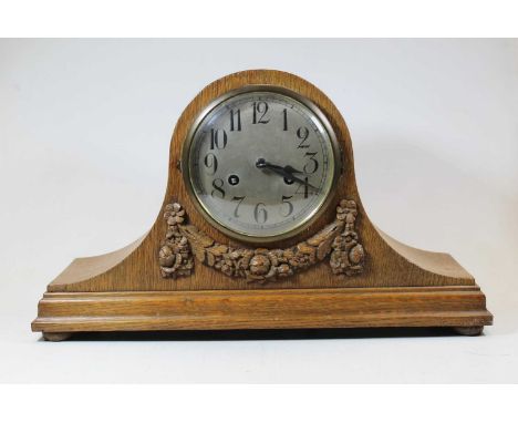 An early 20th century oak cased 8-day mantel clock, the silvered dial showing Arabic numerals, 28cm high