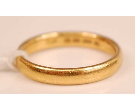 A 22ct gold wedding band 6.7g, size R