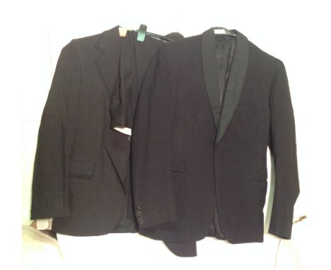 Quantity of men's vintage clothing. A matching jacket and waistcoat, with a vintage jacket and vintage pair of trousers. (4).