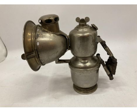 A VINTAGE STEEL CARBIDE LAMP 