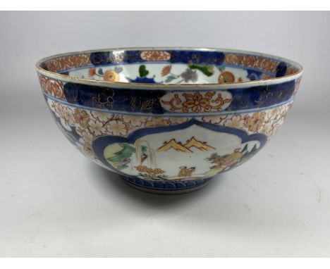 A LARGE JAPANESE MEIJI PERIOD (1868-1912) IMARI PORCELAIN FRUIT BOWL, FLORAL AND DOUBLE RING MARK TO BASE, DIAMETER 25CM 