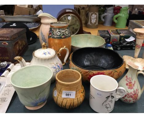 NINE PIECES OF COLLECTABLE CERAMICS TO INCLUDE RADFORD, A SADLER TEAPOT, BOUMIERWARE ETC 