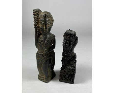 TWO UNUSUAL ITEMS TO INCLUDE A CHINESE DRAGON DESIGN SEAL AND POTTERY FIGURE, HEIGHT 13.5CM 