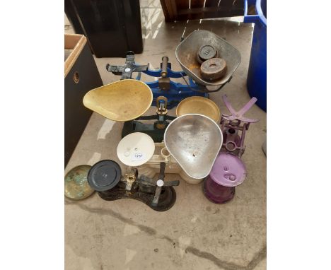 FOUR VINTAGE BALANCE SCALES AND THREE CAST WEIGHTS 