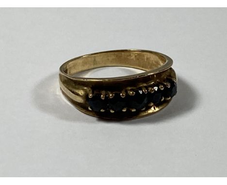 A 9CT GOLD RING WITH FIVE SAPPHIRES, WEIGHT 2.9G 