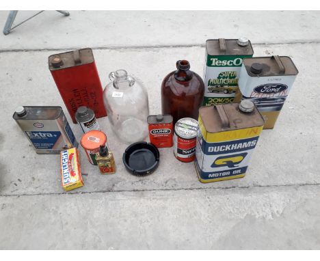 AN ASSORTMENT OF VINTAGE ITEMS TO INCLUDE OIL CANS AND DEMI JOHNS ETC 
