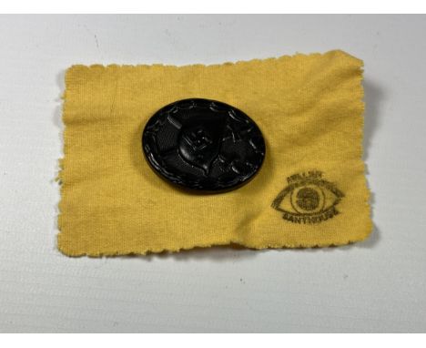 A GERMAN MILITARY ARMY WOUND BADGE 
