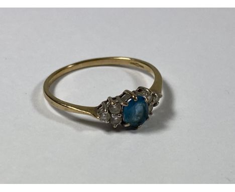 A 9CT GOLD BLUE TOPAZ &amp; CZ RING, WEIGHT 1.1G 