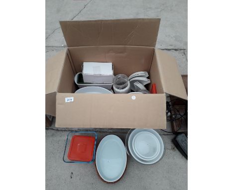 AN ASSORTMENT OF ITEMS TO INCLUDE A GLASS JAR AND CERAMIC DISHES ETC 