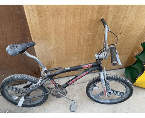 A VINTAGE AND RETRO GT DYNAMO BIKE 
