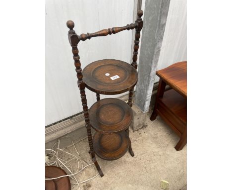 AN EARLY 20TH CENTURY OAK THREE TIER AFTERNOON TEA STAND ON BOBBIN TURNED SUPPORTS 