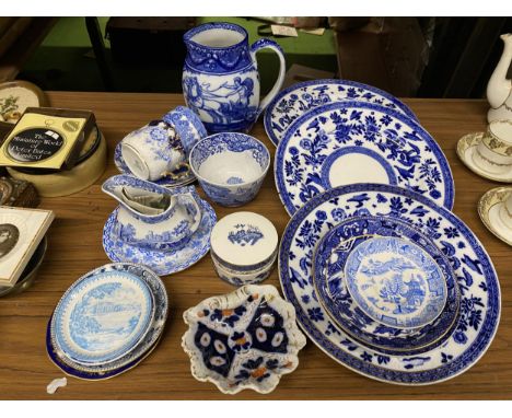 A QUANTITY OF BLUE AND WHITE CERAMICS TO INCLUDE SPODE, DOULTON BURSLEM, BOOTH'S REAL OLD WILLOW ETC., 