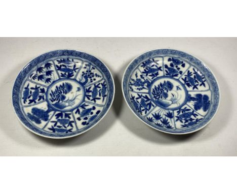 A PAIR OF KANGXI PERIOD (1661-1722) CHINESE BLUE AND WHITE PORCELAIN PLATES, ARTEMESIA LEAF MARK TO BASE, DIAMETER 15.5CM 