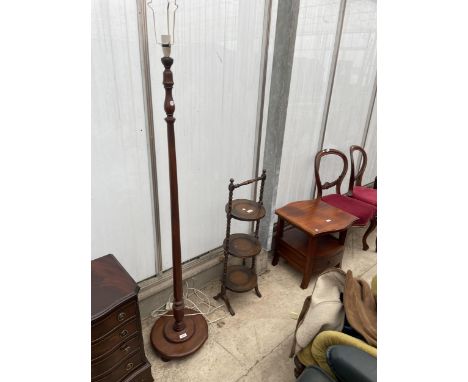 AN EARLY 20TH CENTURY MAHOGANY STANDARD LAMP WITH TURNED COLUMN 